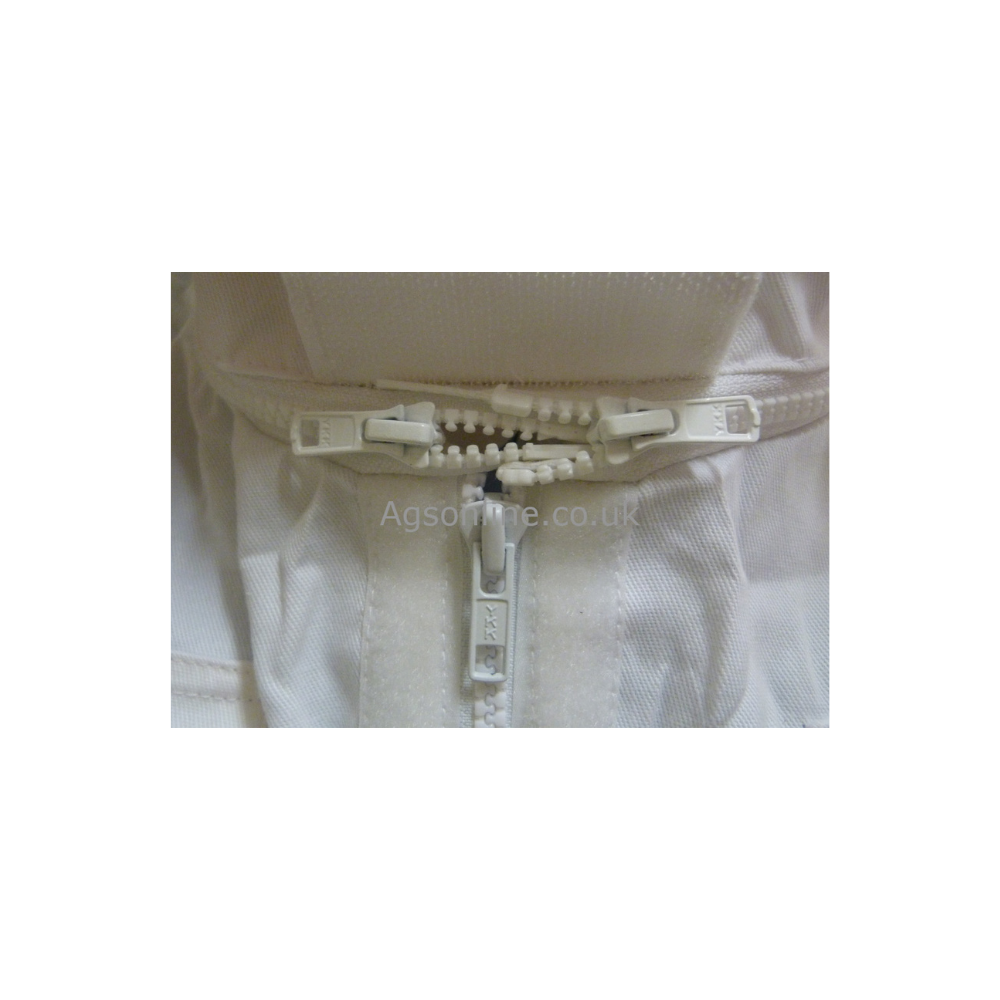 SECONDS White cotton round hat
