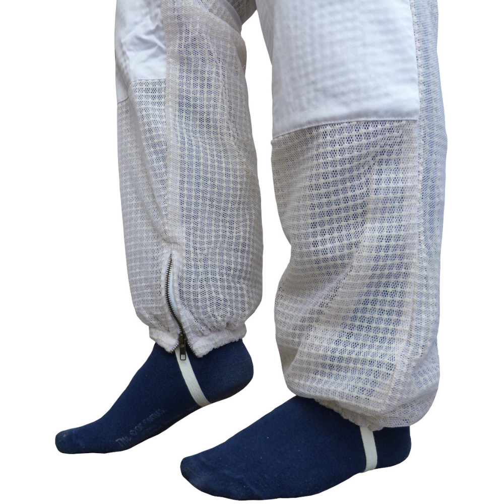 SECONDS Medium White 3 layer round hat bee suit